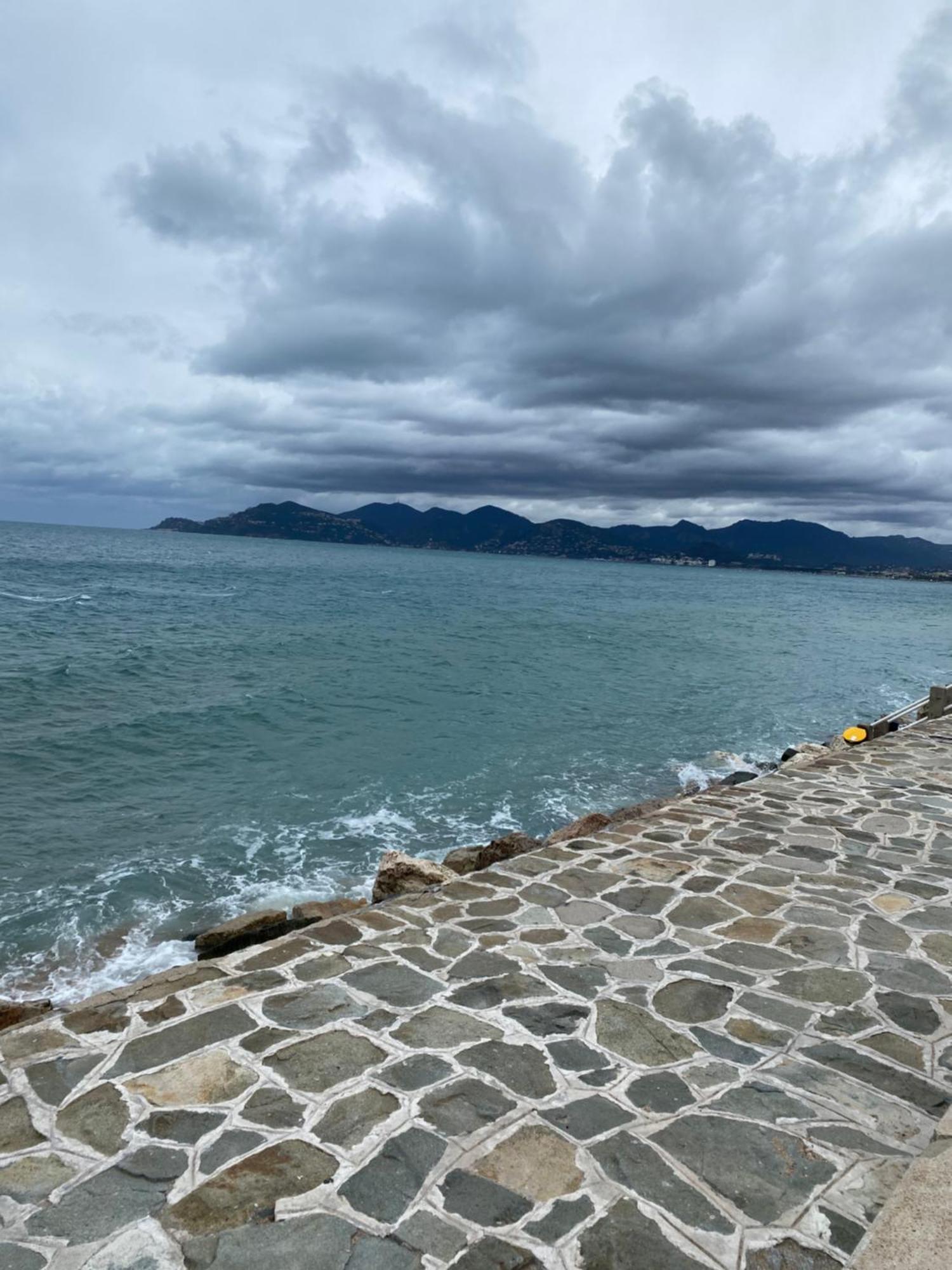 Bord De Mer, Terrasse, Tout A Pieds Кан Екстериор снимка